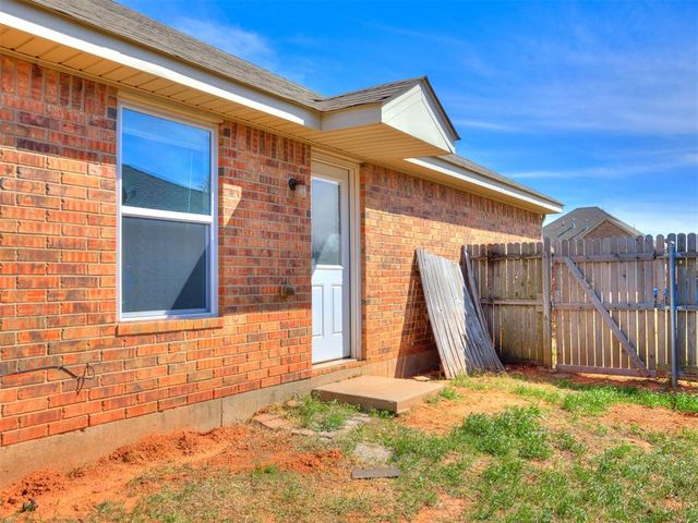 609 Linden Lane, Mustang, OK 73064