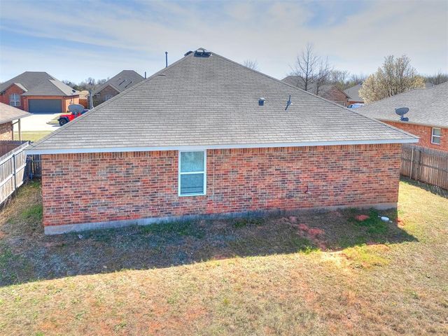 609 Linden Lane, Mustang, OK 73064