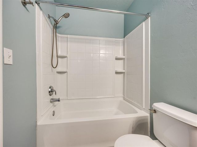 609 Linden Lane, Mustang, OK 73064
