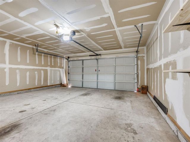 609 Linden Lane, Mustang, OK 73064