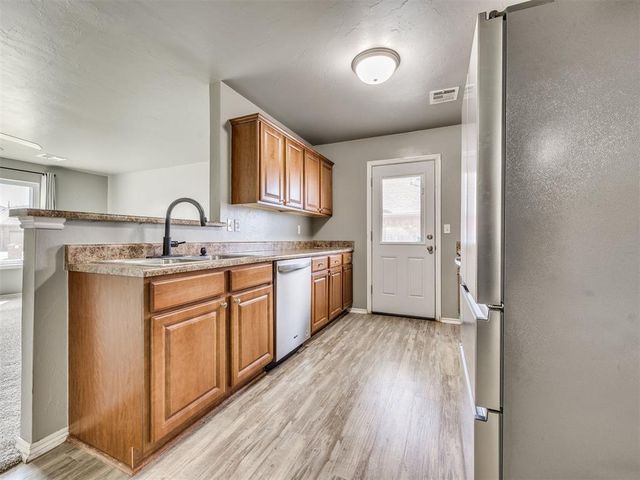 609 Linden Lane, Mustang, OK 73064