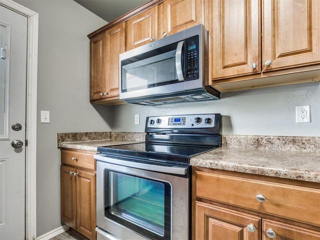 609 Linden Lane, Mustang, OK 73064