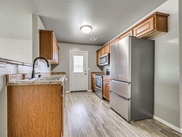 609 Linden Lane, Mustang, OK 73064