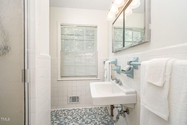 2425 Wentworth Street, Raleigh, NC 27612