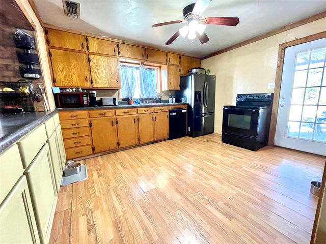 209 N Bowie Street, Jacksboro, TX 76458