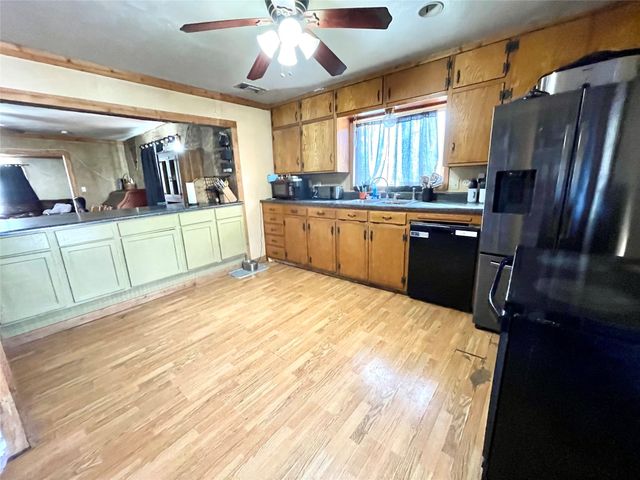 209 N Bowie Street, Jacksboro, TX 76458