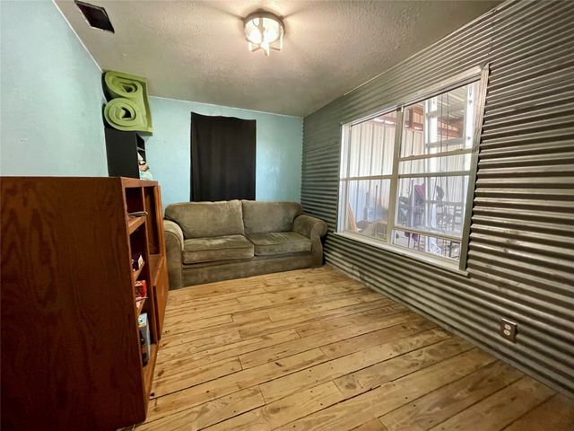 209 N Bowie Street, Jacksboro, TX 76458