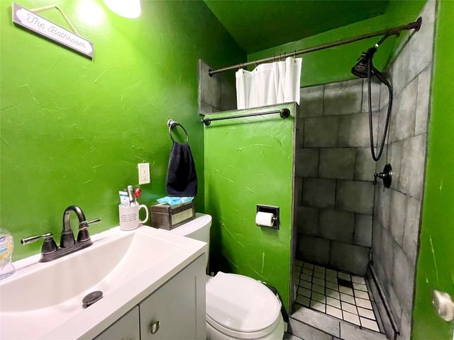 209 N Bowie Street, Jacksboro, TX 76458