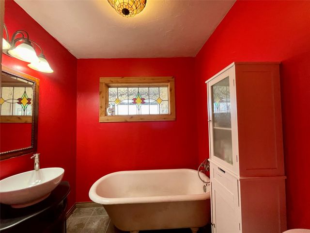 209 N Bowie Street, Jacksboro, TX 76458