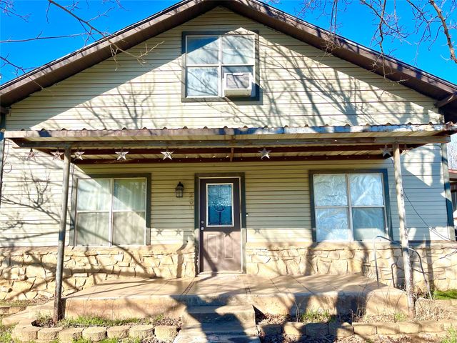 209 N Bowie Street, Jacksboro, TX 76458