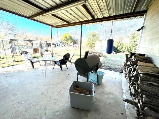 209 N Bowie Street, Jacksboro, TX 76458