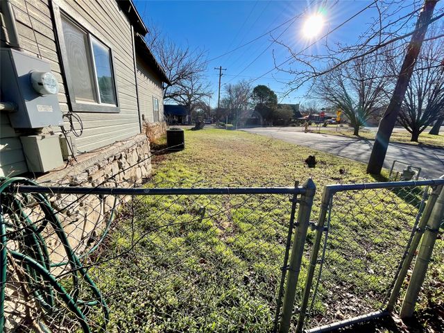 209 N Bowie Street, Jacksboro, TX 76458