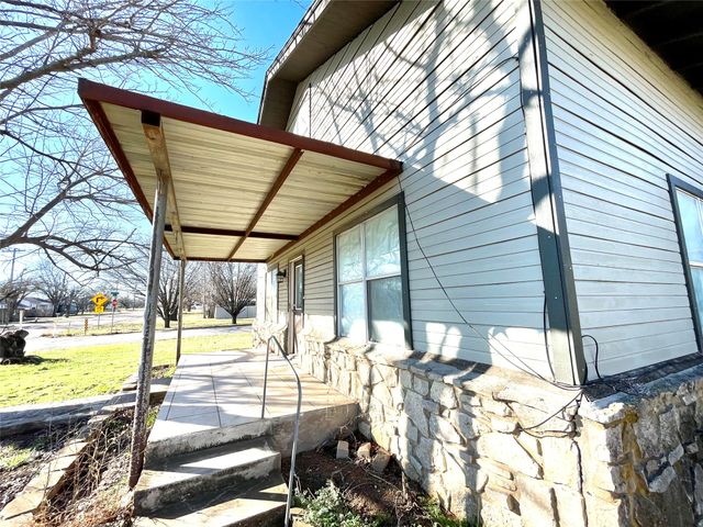 209 N Bowie Street, Jacksboro, TX 76458