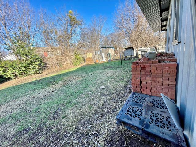 209 N Bowie Street, Jacksboro, TX 76458