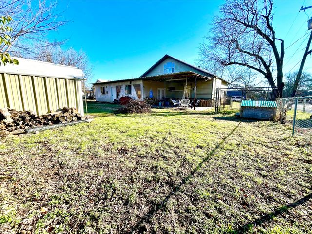 209 N Bowie Street, Jacksboro, TX 76458
