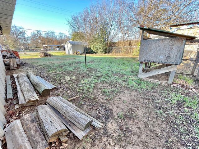 209 N Bowie Street, Jacksboro, TX 76458