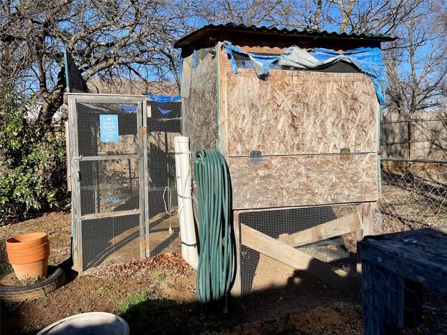 209 N Bowie Street, Jacksboro, TX 76458