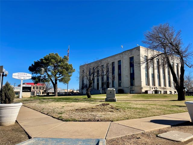 209 N Bowie Street, Jacksboro, TX 76458