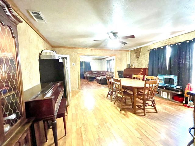 209 N Bowie Street, Jacksboro, TX 76458