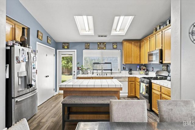 4703 Pikes Peak Lane, Bakersfield, CA 93311