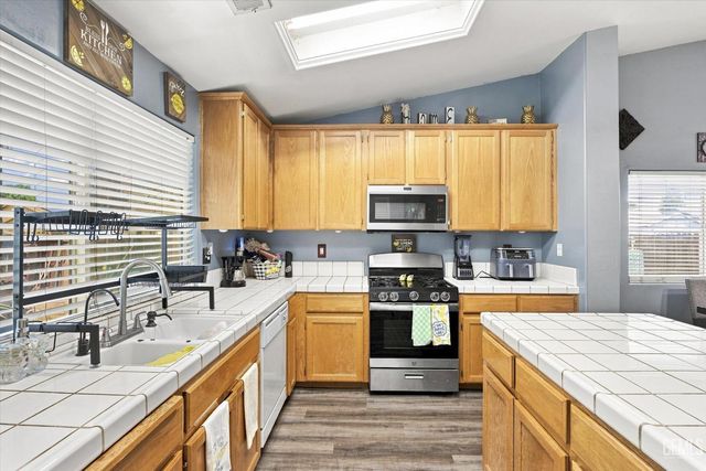 4703 Pikes Peak Lane, Bakersfield, CA 93311