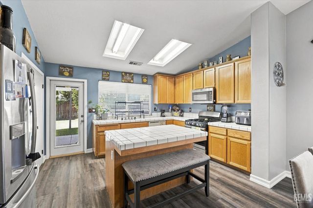 4703 Pikes Peak Lane, Bakersfield, CA 93311