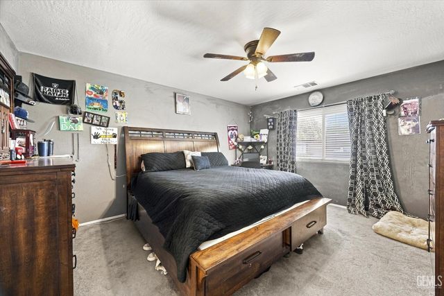 4703 Pikes Peak Lane, Bakersfield, CA 93311