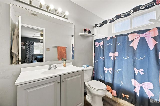 4703 Pikes Peak Lane, Bakersfield, CA 93311