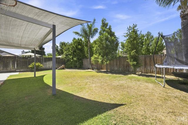 4703 Pikes Peak Lane, Bakersfield, CA 93311