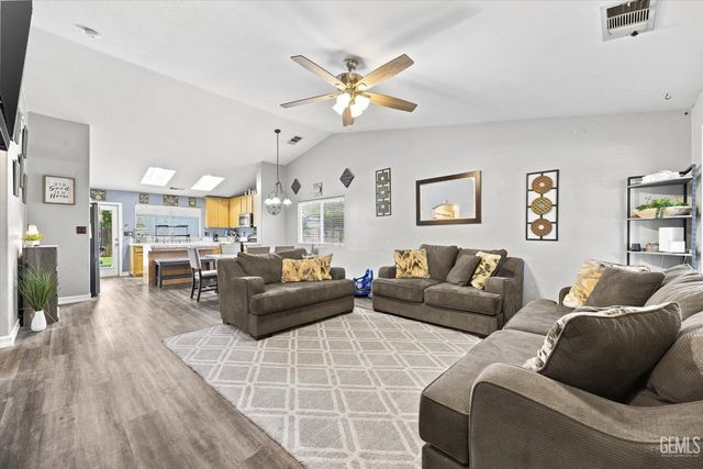 4703 Pikes Peak Lane, Bakersfield, CA 93311