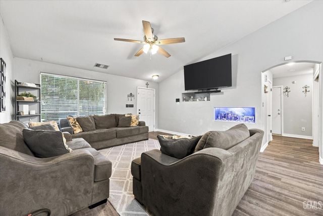 4703 Pikes Peak Lane, Bakersfield, CA 93311