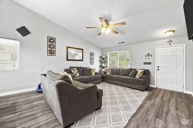 4703 Pikes Peak Lane, Bakersfield, CA 93311