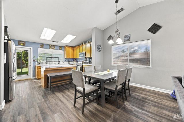 4703 Pikes Peak Lane, Bakersfield, CA 93311