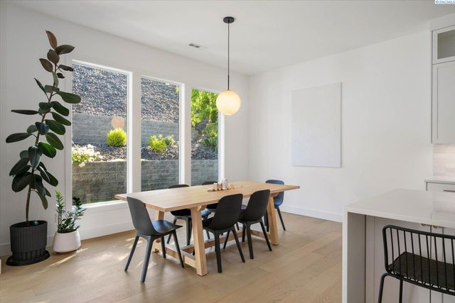 325 Rockwood Drive, Richland, WA 99352