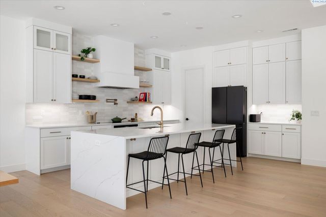 325 Rockwood Drive, Richland, WA 99352