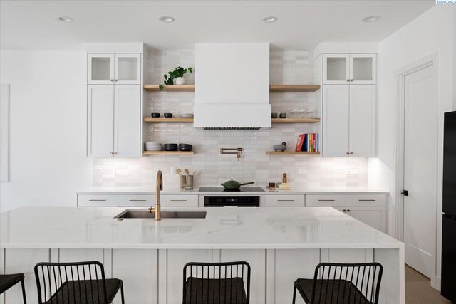 325 Rockwood Drive, Richland, WA 99352