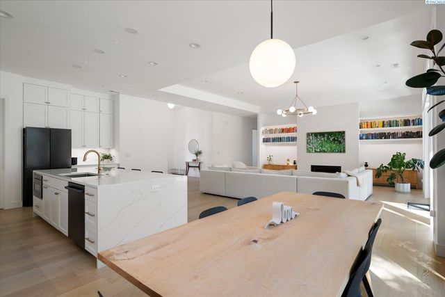 325 Rockwood Drive, Richland, WA 99352