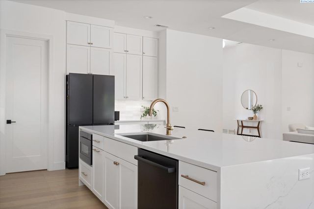 325 Rockwood Drive, Richland, WA 99352