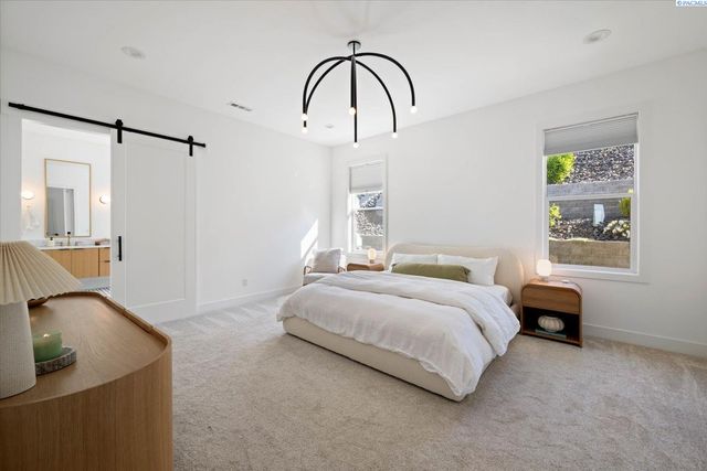 325 Rockwood Drive, Richland, WA 99352