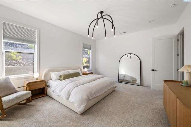 325 Rockwood Drive, Richland, WA 99352