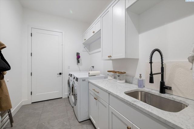 325 Rockwood Drive, Richland, WA 99352