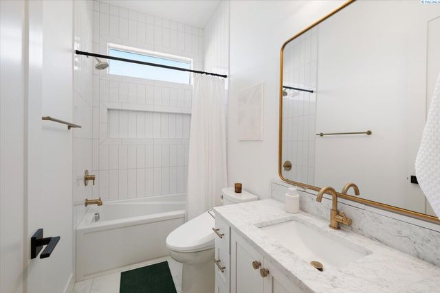 325 Rockwood Drive, Richland, WA 99352