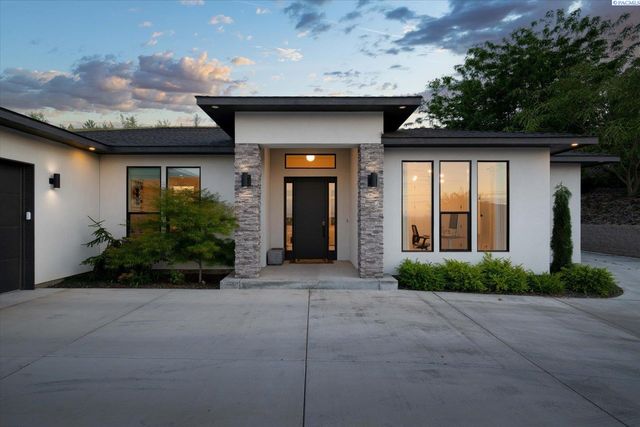 325 Rockwood Drive, Richland, WA 99352