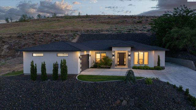 325 Rockwood Drive, Richland, WA 99352