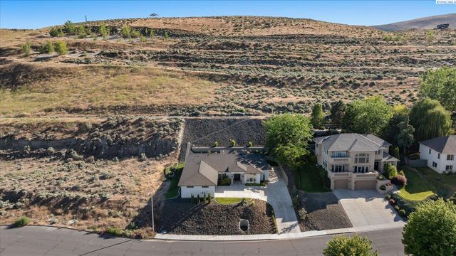 325 Rockwood Drive, Richland, WA 99352