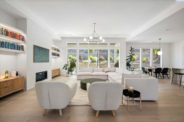 325 Rockwood Drive, Richland, WA 99352