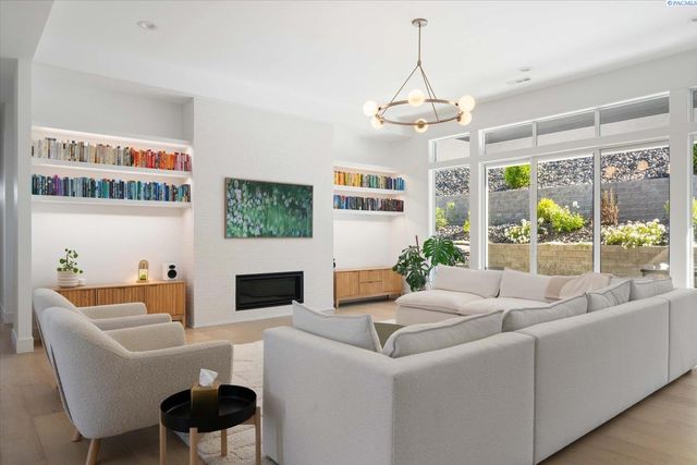 325 Rockwood Drive, Richland, WA 99352