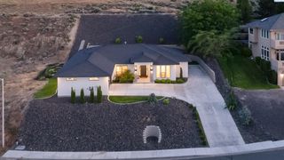 325 Rockwood Drive, Richland, WA 99352