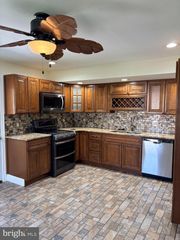 15 HIRST, Lansdowne, PA 19050