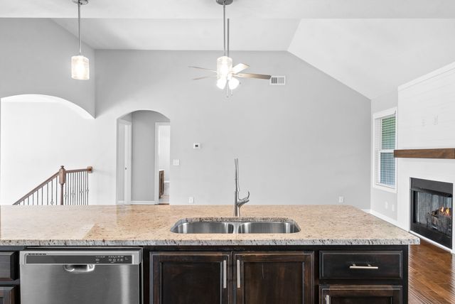 756 Jodine Ann Dr, Clarksville, TN 37043